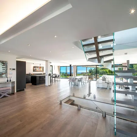 Ref 2017 - - Sea View For Rent Vila