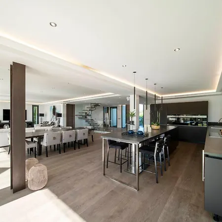 Ref 2017 - - Sea View For Rent Vila Cannes