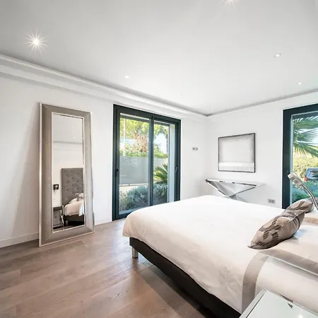Ref 2017 - - Sea View For Rent