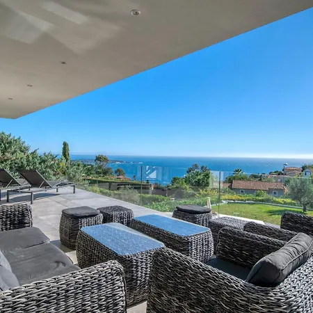 Ref 2017 - - Sea View For Rent Cannes